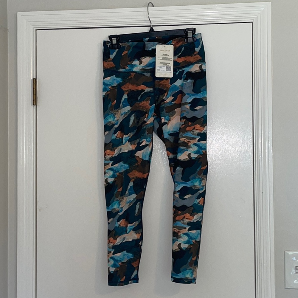 NWT  M define legging high waisted 7/8
